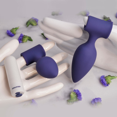 Foto 4 do produto Plug Anal Recarregável Feito em Silicone Aveludado com 2 Opções de Tamanhos e 10 Modos de Vibração - Evolved Dynamic Duo | 7,5 x 3,2 | 4,5 x 2,9 cm