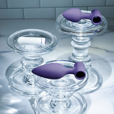 Foto 2 do produto Plug Anal Recarregável Feito em Silicone Aveludado com 2 Opções de Tamanhos e 10 Modos de Vibração - Evolved Dynamic Duo | 7,5 x 3,2 | 4,5 x 2,9 cm
