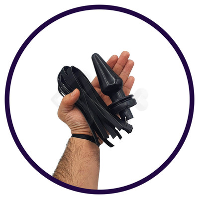 Plug Anal Cônico com Chicote de 12 Tiras em Couro Ecológico - InNamorata Love Items | 9,5 x 4 cm