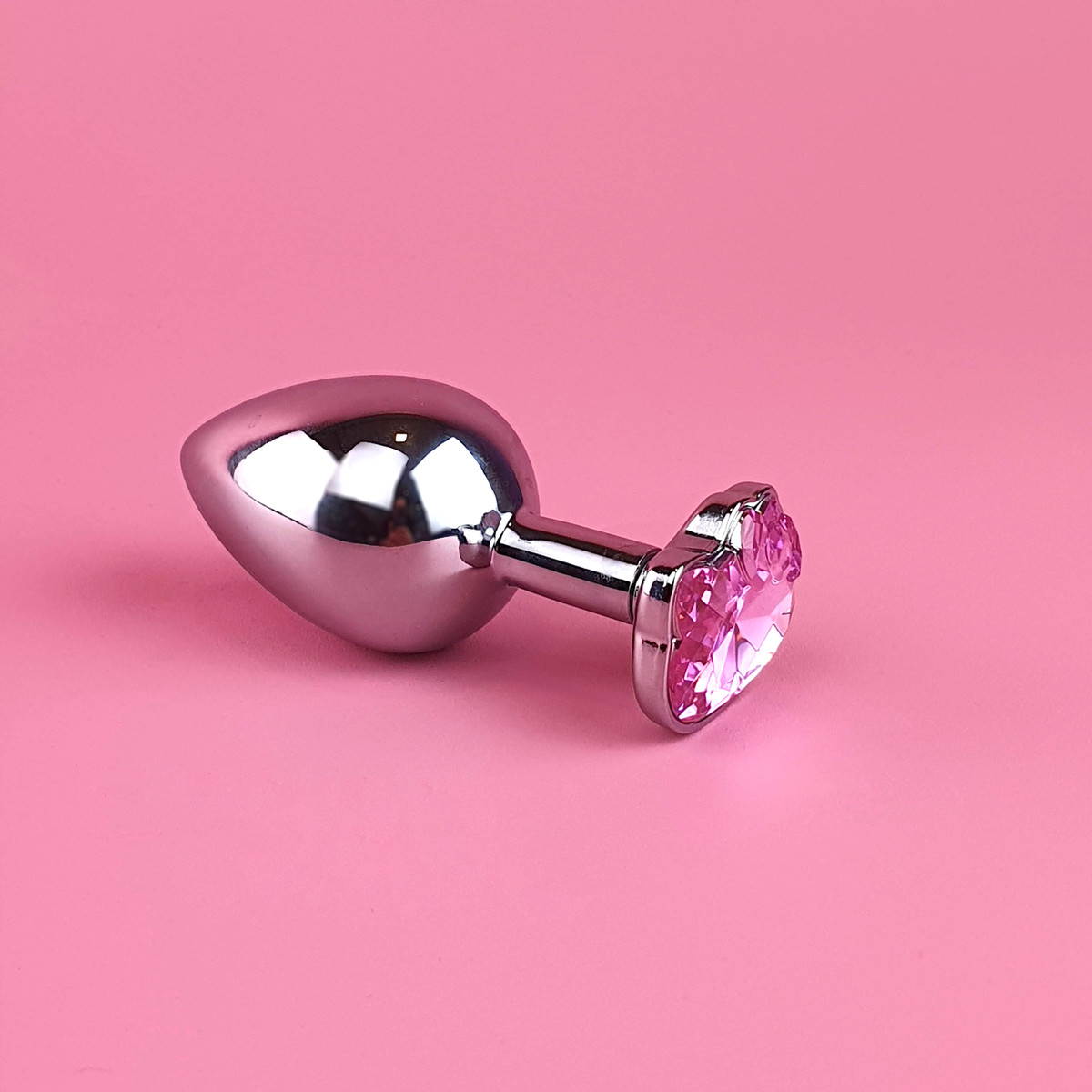 Plug Anal Cônico "G" Com Detalhe de Pedra no Formato Hello Kitty - Mimosa Love | 8,5 x 3,9 cm - 2