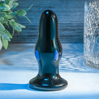 Foto 1 do produto Plug Anal Cônico Recarregável em Vidro Resistente com 10 Vibrações - Adão & Eve Rear Rocker Vibrating Glass Anal Plug | 8,5  x 3,8 cm