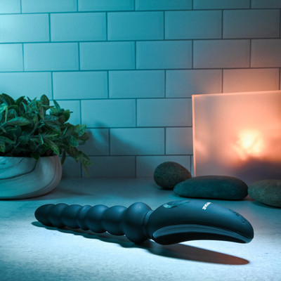 Foto 4 do produto Plug Anal Escalonado Recarregável com 3 Motores Potentes em Silicone de Toque Suave e 7 Vibrações - Evolved Magic Stick | 15 x 3,6 cm