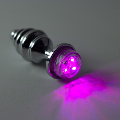 Foto 4 do produto Plug Anal Escalonado no Tamanho ''M'' em Alumínio com Luz de Led e Controle Remoto Sem Fio - 7 x 3,3 cm