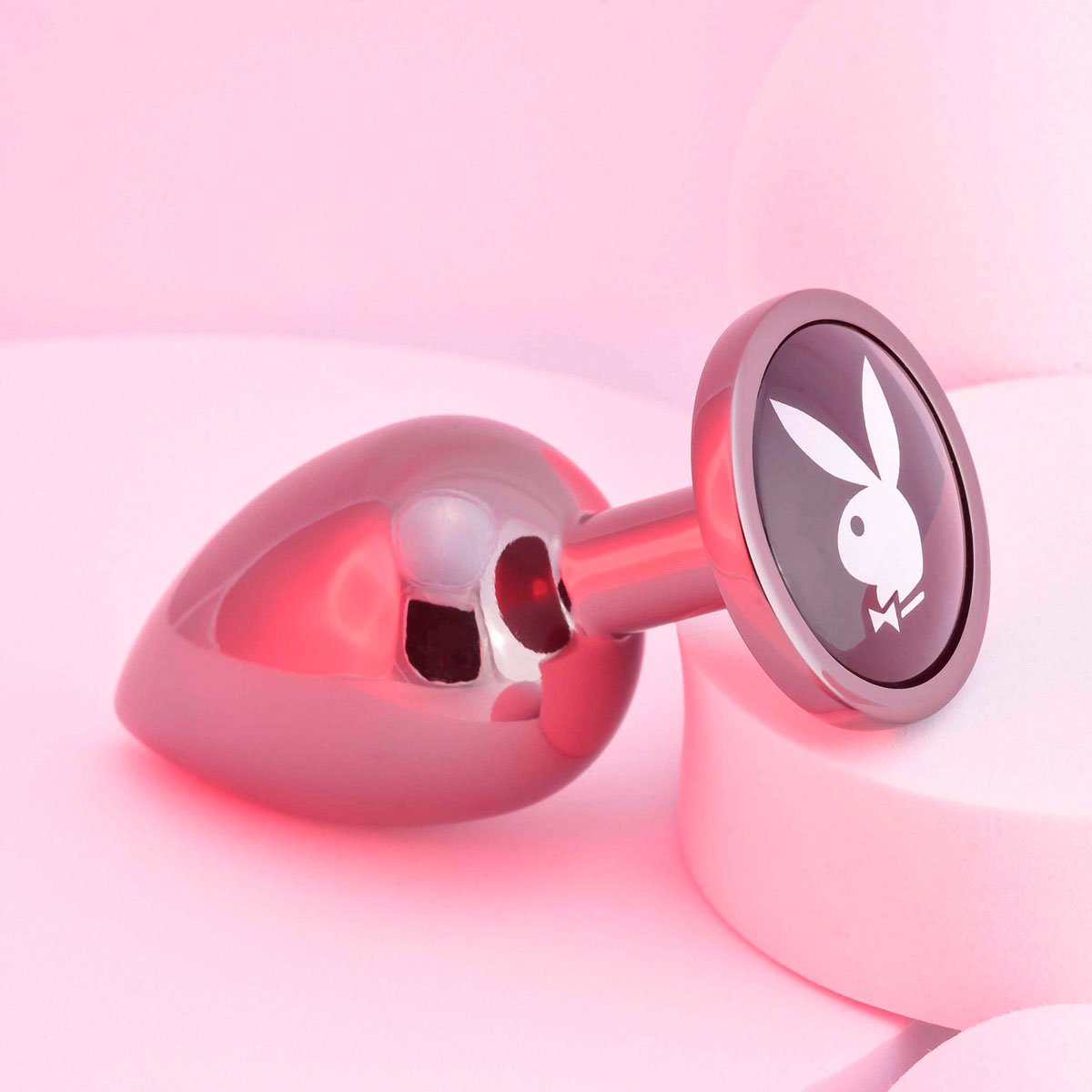 Plug Anal em Metal no Tamanho "G" com Logo - Evolved Playboy Pleasure Tux-Large| 8,3 x 3,9 cm - 2