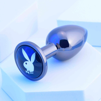 Foto 1 do produto Plug Anal em Metal no Tamanho "P" com Logo - Evolved Playboy Pleasure Tux-Small | 6,5 x 2,7 cm