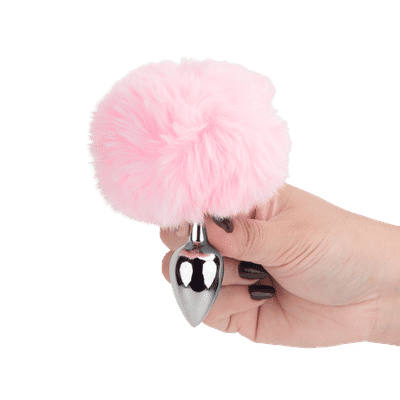 Plug Anal "P" em Aço Inoxidável com Pompom | 6 x 2,7 cm | Disponível em 8 Cores