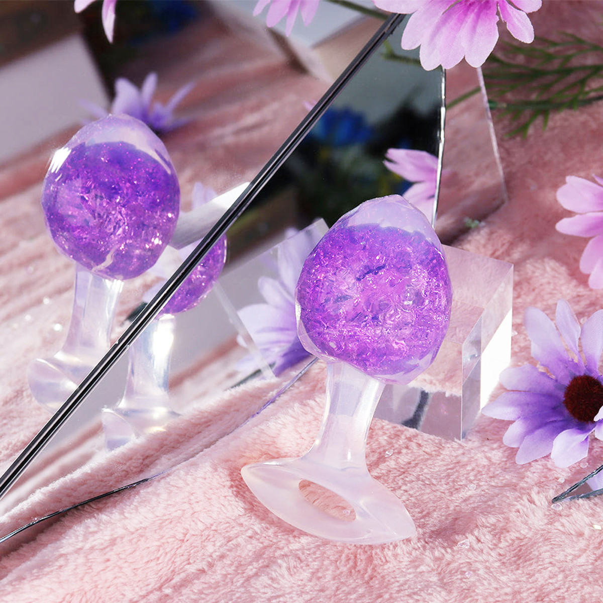 Plug Anal P em Formato Cônico de Diamante com Esfera Interna e Alça de Segurança - YouVibe | 6,4 x 3,2 cm | Disponível em 6 Cores - 16