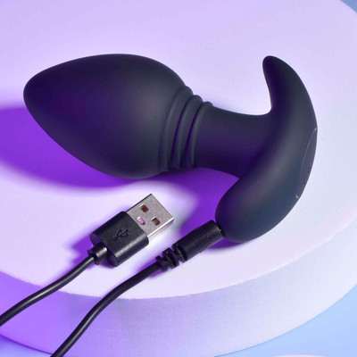 Foto 5 do produto Plug Anal ''G'' em Silicone com 10 Modos de Vibrações. Recarregável e Controle Remoto Sem Fio - Evolved Playboy Pleasure Plug e Play | 8,3 x 4,1 cm