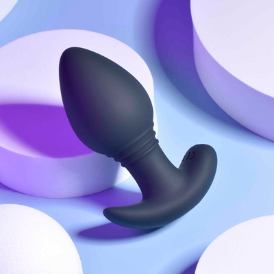 Foto 3 do produto Plug Anal ''G'' em Silicone com 10 Modos de Vibrações. Recarregável e Controle Remoto Sem Fio - Evolved Playboy Pleasure Plug e Play | 8,3 x 4,1 cm