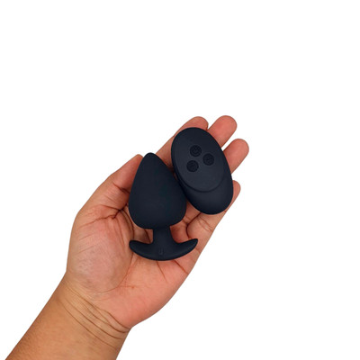 Foto 5 do produto Plug Anal Médio Recarregável em Silicone com 10 Modos de Vibrações e Controle Remoto Sem Fio - Pleasure Dreams | 6,5 x 4,1 cm