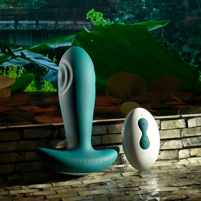 Foto 2 do produto Plug Anal em Silicone com 10 Modos de Pulsação, Controle Remoto e Recarregável - Gender X Tunnel Tapper | 9 x 3,7 cm