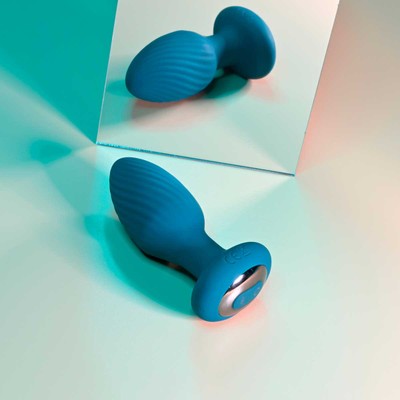 Foto 2 do produto Plug Anal em Silicone com Controle Remoto Sem Fio, 8 Vibrações e Rotações, Recarregável - Evolved Playboy Pleasure Spining Tail Teaser | 7,5 x 3,2 cm