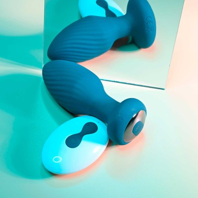 Foto 3 do produto Plug Anal em Silicone com Controle Remoto Sem Fio, 8 Vibrações e Rotações, Recarregável - Evolved Playboy Pleasure Spining Tail Teaser | 7,5 x 3,2 cm