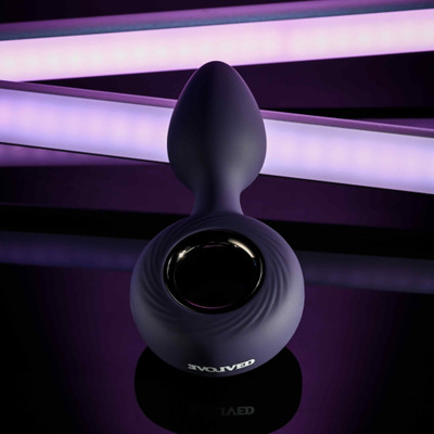 Foto 4 do produto Plug Anal em Silicone Sedoso com 12 Modos de Vibrações Poderosos e Carregamento vai Cabo USB - Evolved My Precious | 6,5 x 3,4 cm