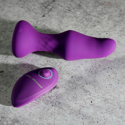 Foto 4 do produto Plug Anal em Silicone com 7 Modos de Vibração e Rotação, Controle Remoto Sem Fio e Carregamento via Cabo USB - Zero Tolerance Tunnel Teaser | 11 x 4,1 cm