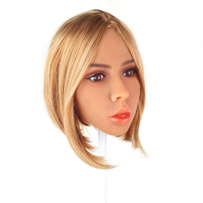 Polly - Boneca Realística em TPE com Pele Morena, Cabelo Curto Loiro, Olhos Verdes, Seios Fartos, Vértebras em Aço e Acessórios - 50 Kg e 1,63 Metros de Altura
