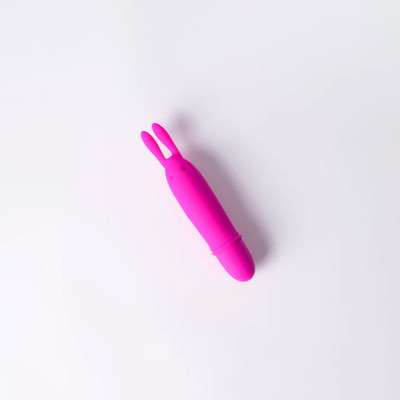 Foto 2 do produto Vibrador Estimulador de Clítoris em Silicone com Forma de Coelho e 10 Modos de Vibração - Pretty Love Boyce | 13 x 2,5 cm