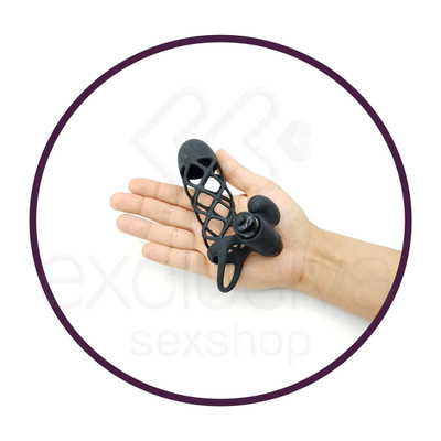 Pretty Love - Capa Peniana Vazada com Estimulador de Clítoris em Silicone e Anel para Escroto