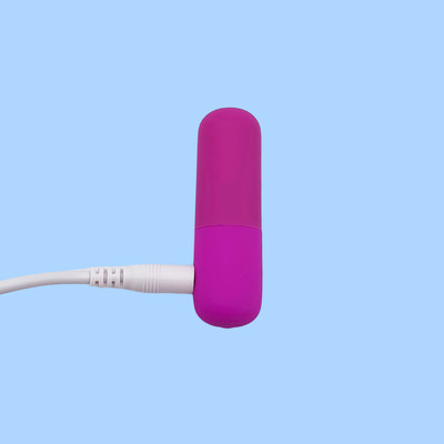 Foto 3 do produto Mini Vibrador Recarregável com Capa Estimuladora, 12 Modos de Vibração e Resistente à Água - Pretty Love Hedy | 9,7 x 2,3 cm