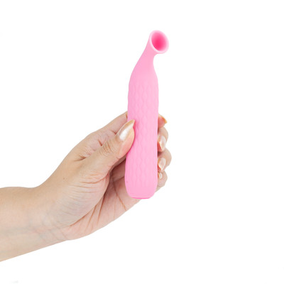 Estimulador de Clítoris em Silicone com 12 Modos de Sucção e Recarregável - Pretty Love Quentin | 14,7 x 2,8 cm | Disponível em 2 Cores