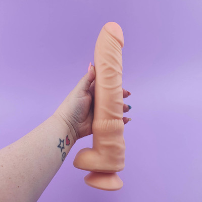 Prótese Gigante em Formato de Pênis com Escroto, Glande Definida, Veias Salientes e Ventosa - Magic Sexy | 25 x 5,5 cm