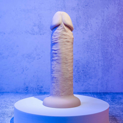 Foto 1 do produto Prótese Peniana Realista em Silicone com 10 Modos de Vibração e Recarregável - Evolved 6" Vibrating Dong Light | 15 x 4,3 cm