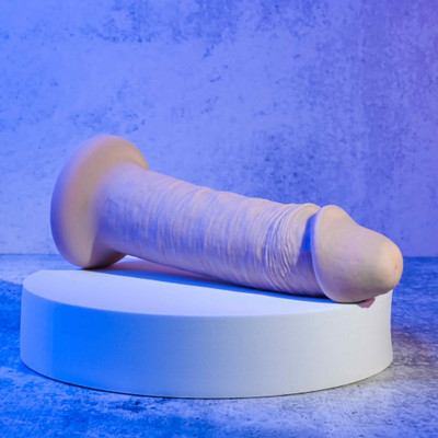 Foto 2 do produto Prótese Peniana Realista em Silicone com 10 Modos de Vibração e Recarregável - Evolved 6" Vibrating Dong Light | 15 x 4,3 cm