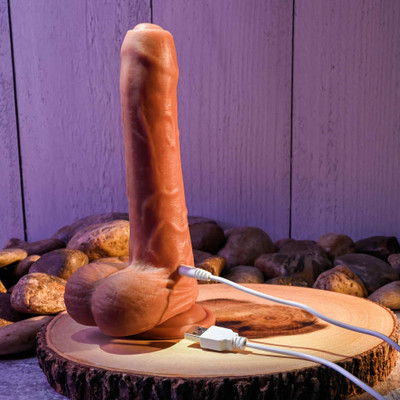 Foto 7 do produto Prótese Peniana Realística com Prepúcio, Escroto, 10 Modos de Vibração, Modo Turbo e Recarregável - Evolved Peek A Boo Vibrating Dildo | Disponível em 2 Cores