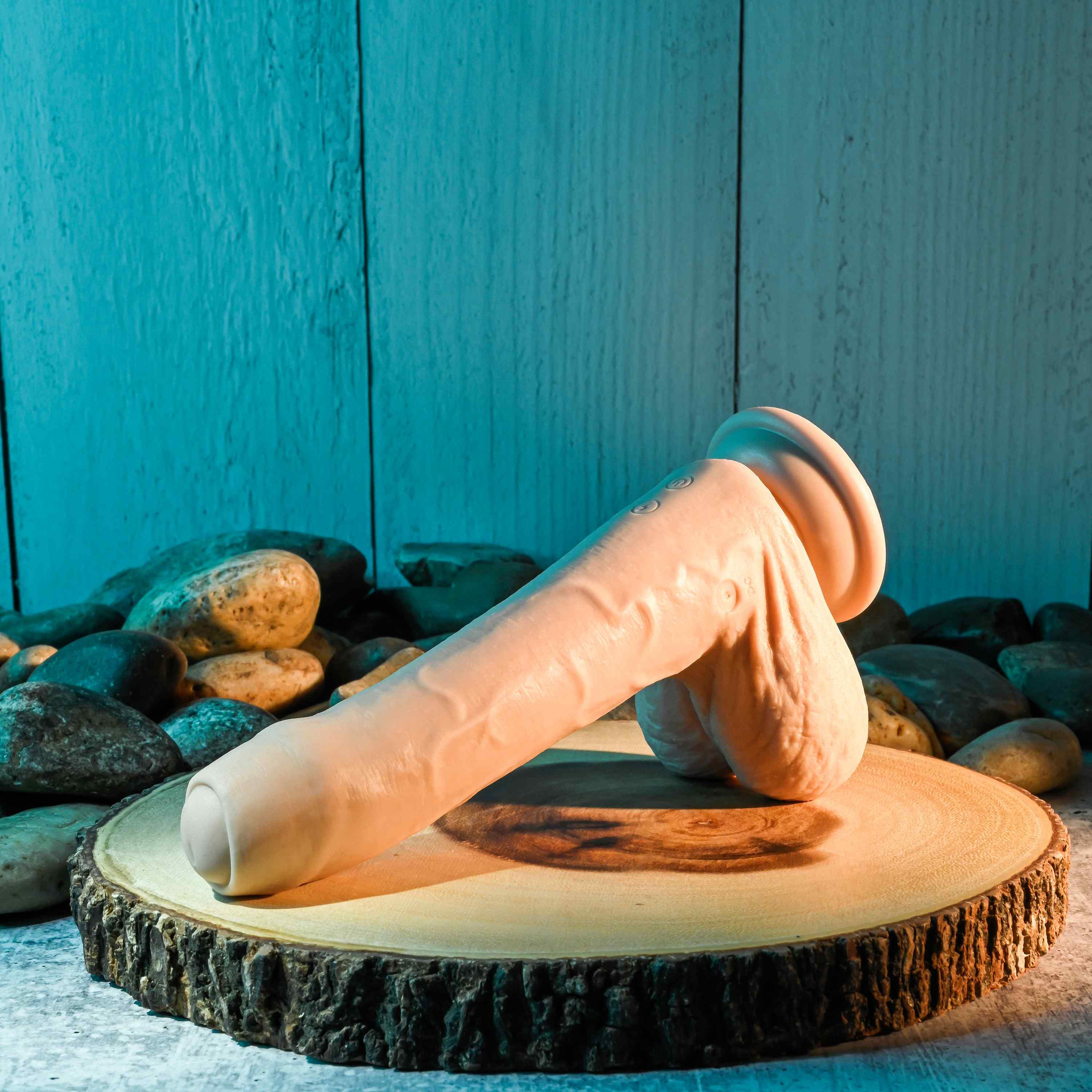 Prótese Peniana Realística com Prepúcio, Escroto, 10 Modos de Vibração, Modo Turbo e Recarregável - Evolved Peek A Boo Vibrating Dildo | Disponível em 2 Cores - 4