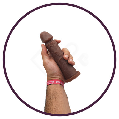 Prótese Peniana Realística em PVC Atóxico com Base Achatada - Pura Luxúria | 16,8 x 3,6 cm | Disponível em 4 Cores