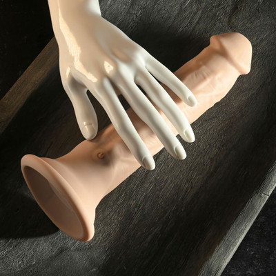 Foto 7 do produto Prótese Peniana Realística em Silicone com 8 Modos de Vibração, 3 Velocidades de Impulso, Ventosa e Recarregável - Evolved In Thrust We Trust Light | 18,5 x 4,6 cm