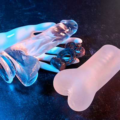 Foto 6 do produto Prótese Peniana Realística com Escroto em Silicone Transparente, Masturbador no Formato de Ânus em TPE e Anel Peniano Duplo - Gender X Cleartly Combo