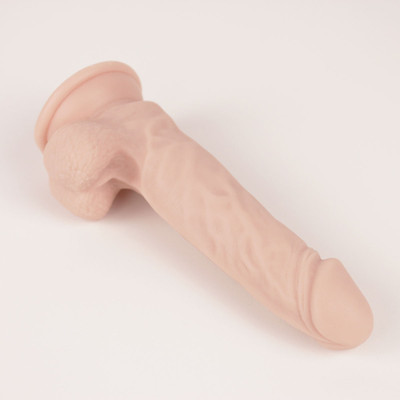 Foto 2 do produto Prótese Peniana Ultra Realística com Texturas de Veias, Glande Definida, Escroto e Ventosa - Lance´s Cock | 14 x 3,6 cm