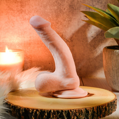 Foto 7 do produto Prótese Realística em Cyberskin com Escroto, Vértebra e Ventosa na Base - Evolved Flex Skin Poseable Dildo 7.75 | 13,7 x 3,6 cm | Disponível em 2 Cores