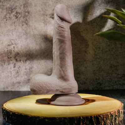Foto 1 do produto Prótese Realística em Cyberskin com Escroto, Vértebra e Ventosa na Base - Evolved Flex Skin Poseable Dildo 7.75 | 13,7 x 3,6 cm | Disponível em 2 Cores