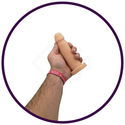 Prótese Realística em Cyberskin com Vértebra Interna e Cinta Peniana Ajustável - CyberDildo 6 | 12,6 x 2,9 cm