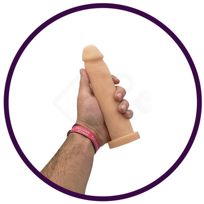 Prótese Realística em Cyberskin com Vértebra Interna e Cinta Peniana Ajustável - CyberDildo 10 | 19 x 3,6 cm