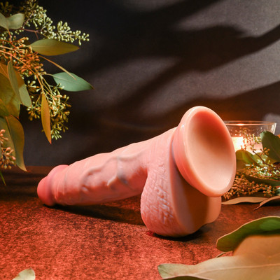 Foto 11 do produto Prótese Realística Flexível com Escroto e Ventosa na Base - Evolved Realistic Dildo 8 | 15 x 4 cm | Disponível em 2 Cores