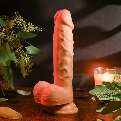Foto 8 do produto Prótese Realística Flexível com Escroto e Ventosa na Base - Evolved Realistic Dildo 8 | 15 x 4 cm | Disponível em 2 Cores