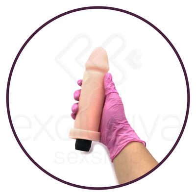 Pura Ambição - Prótese em Formato de Pênis em Cyberskin com Glande Saliente, Veias e Vibração Multivelocidade - 17,5 x 4,5 cm | Cor: Bege
