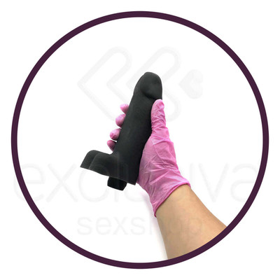 Foto 4 do produto Pura Ambição - Prótese Realística em Formato de Pênis em Cyberskin com Glande Definida, Veias, Escroto e Vibro - 12,5 x 3,8 cm | Cor : Preto