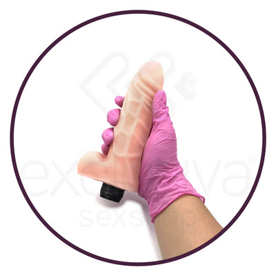 Foto 2 do produto Pura Ambição - Prótese Realística em Formato de Pênis com Escroto em Cyberskin com Vibrações Multivelocidade - 16 x 4,5 cm