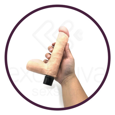 Real Softee - Prótese Realística em Formato de Pênis em Cyberskin com Escroto e 10 Tipos de Vibrações - 14 x 4 cm