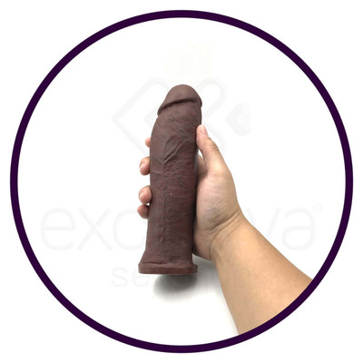 Real Style Tauros - Prótese Realística em Formato de Pênis com Glande e Textura de Veias e Resistente à Água - 18 x 4,8 cm | Cor: Marrom