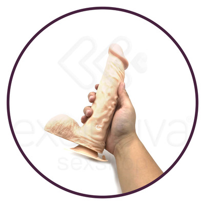 Foto 2 do produto Realistic Rechargeable - Prótese em Formato de Pênis com Glande e Veias Definida, Prepúcio, Escroto e 10 Modos de Vibração - 16,5 x 4,4 cm