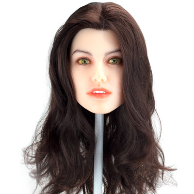 Sabrina - Boneca Realística em TPE com Pele Branca, Cabelo Castanho Longo, Olhos Verdes, Seios Fartos, Vértebras em Aço e Acessórios - 39 Kg e 1,68 Metros de Altura