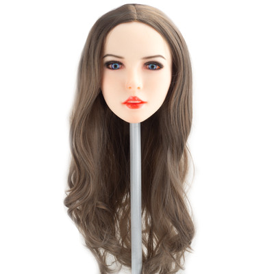 Saori - Boneca Realística em TPE com Pele Branca, Cabelo Loiro Longo Escuro, Olhos Azuis, Seios Fartos, Quadril Largo, Vértebras em Aço e Acessórios - 53 Kg e 1,64 Metros de Altura