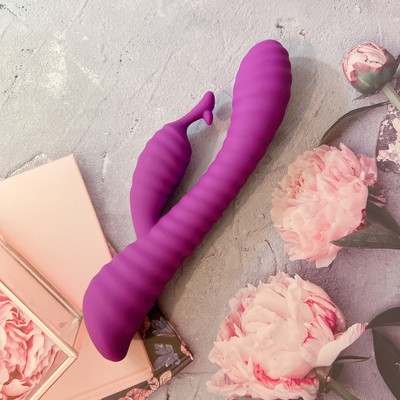 Foto 4 do produto Vibrador Estimulador de Clítoris e Ponto G com 9 Modos de Vibração e Recarregável - S-Hande Moonlight | 21 x 3,5 cm | Disponível em 2 Cores