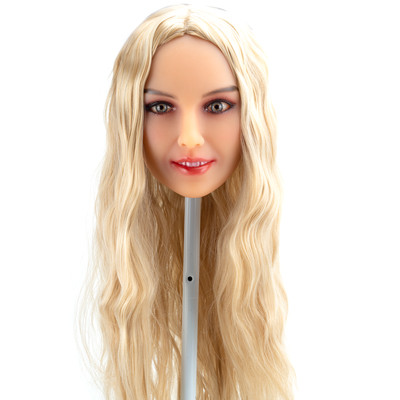 Sheila - Boneca Realística em TPE com Pele Morena, Cabelo Loiro Longo, Olhos Verdes, Seios médios, Vértebras em Aço e Acessórios - 49 Kg e 1,63 Metros de Altura