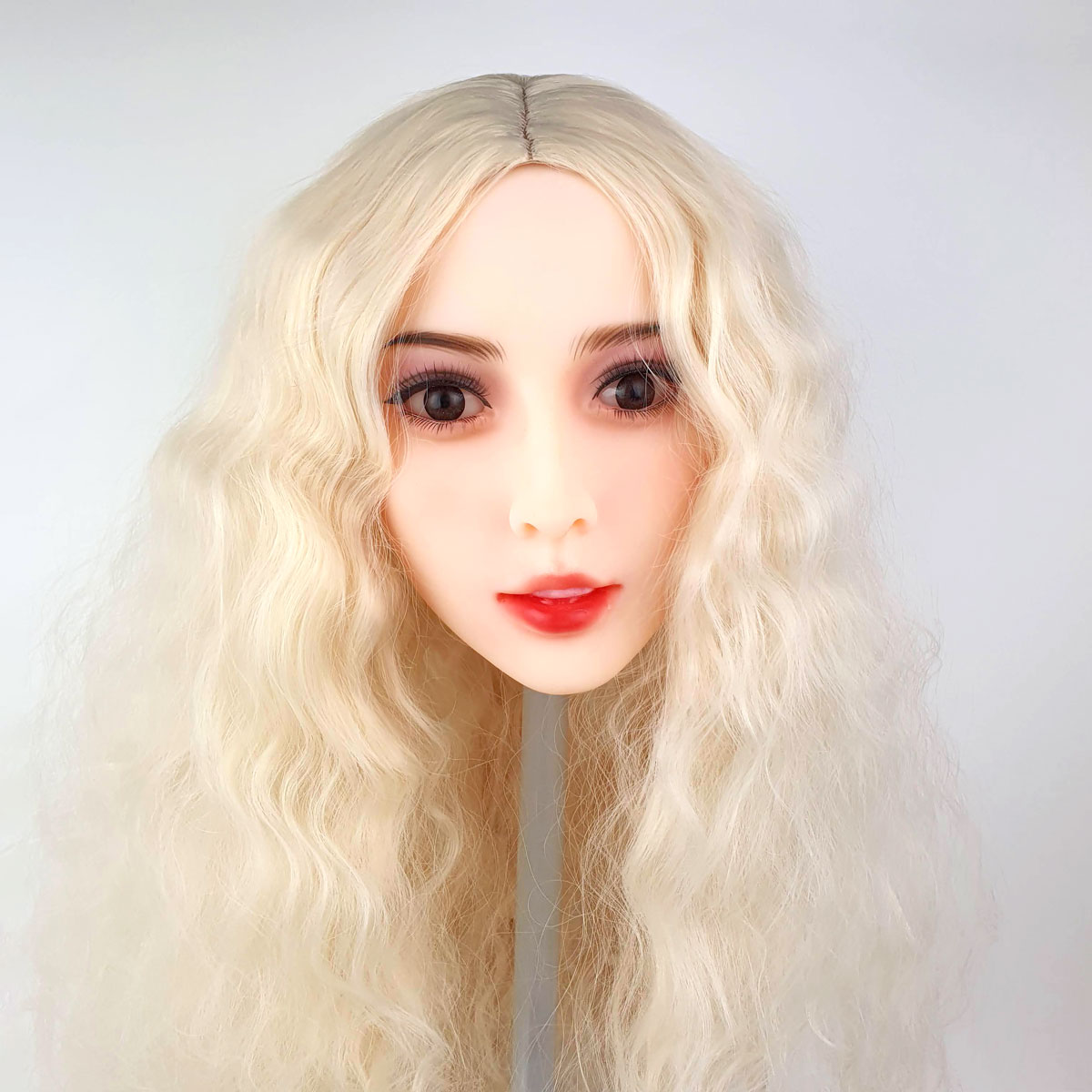 Siena - Boneca Realística em TPE com Pele Branca, Cabelo Longo, Olhos Castanhos, Seios Médios, Vértebras em Aço e Acessórios - 36 kg e 1,58 Metros de Altura - 17